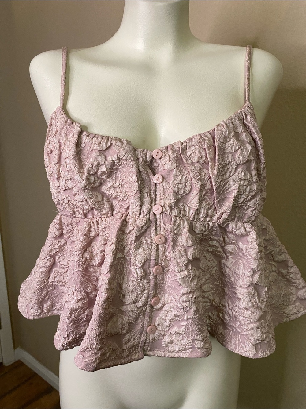 En Saison Blush Pink Textured floral Button-Front Peplum Cami 💕 S